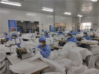 叮囑企業(yè)千萬不能掉鏈子,湖南省市場監(jiān)管局督察口罩、防護(hù)服生產(chǎn)企業(yè)