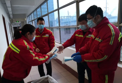 起早貪黑半個月 日照港&ldquo;女漢子&rdquo;用5萬個口罩鑄成保障港口生產安全防線